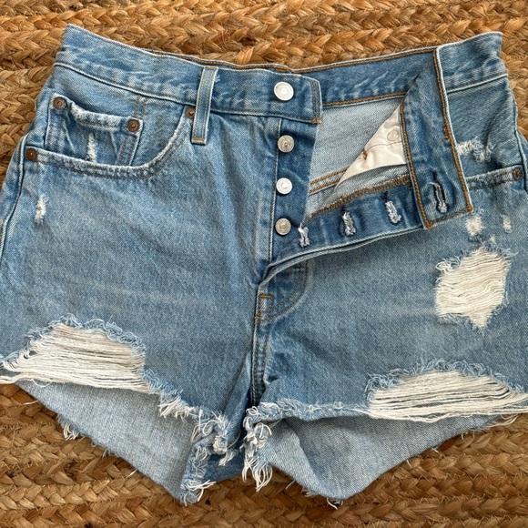 Levi’s Premium Distressed High Waisted Denim Shorts Size 28 - Picture 2 of 5